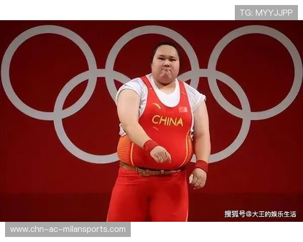 举重教练身材太好被误以为选手